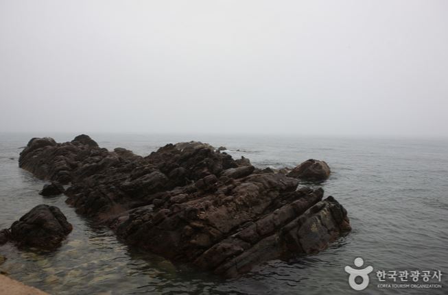 차유돔바위